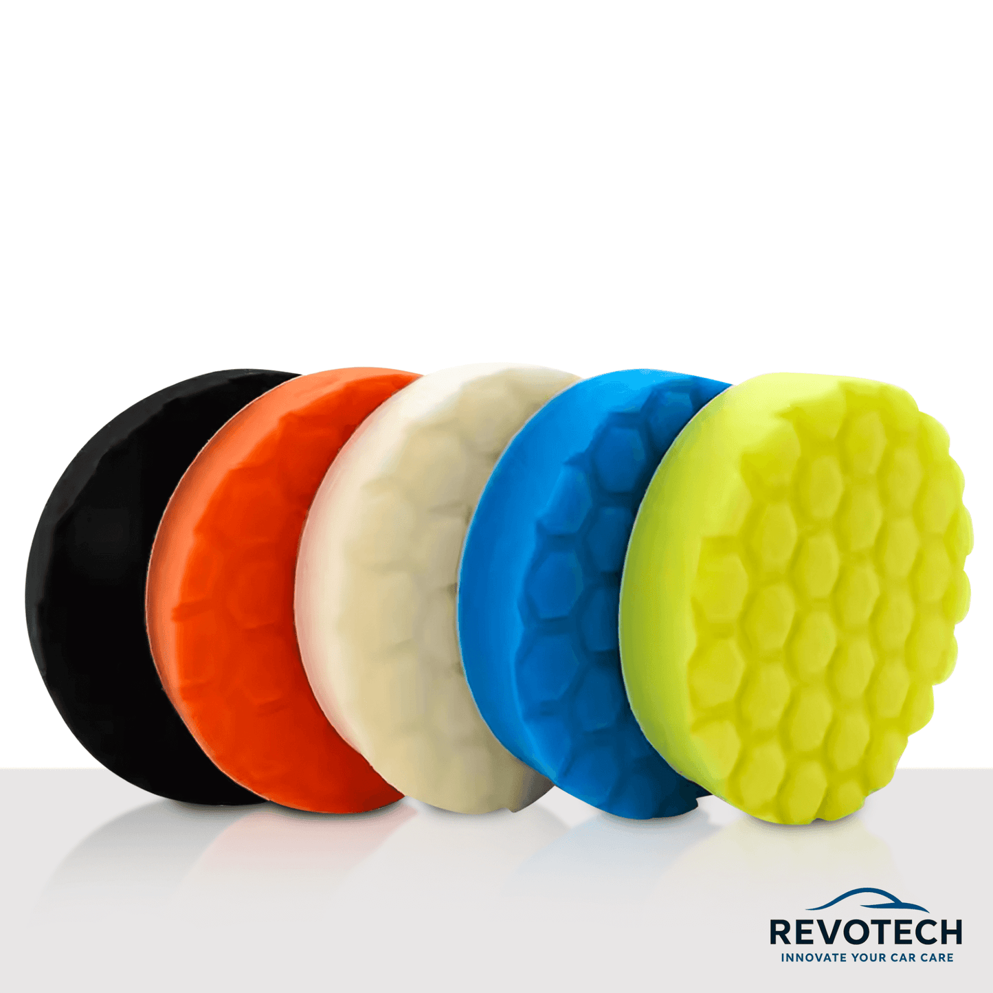 Auto-Polierpads in Gelb, Orange, Blau, Weiß und Schwarz – für unterschiedliche Anwendungen in der Fahrzeugaufbereitung