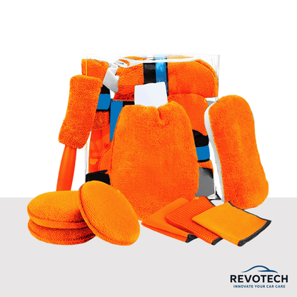 9-teiliges Auto-Reinigungsset in Orange mit Felgenbürste, Schwamm, Tüchern & Handschuh – stehend präsentiert auf weißem Hintergrund.